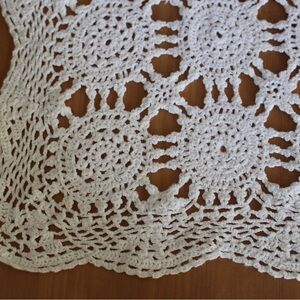 Beautiful Crotchet Doily Runner with Sun-like Pattern, mid-century